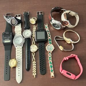 Assorted Watches Used Not Working For Parts Or Pieces lot 21